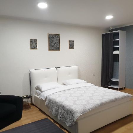Studio In The Center Apartment Chisinau Bagian luar foto