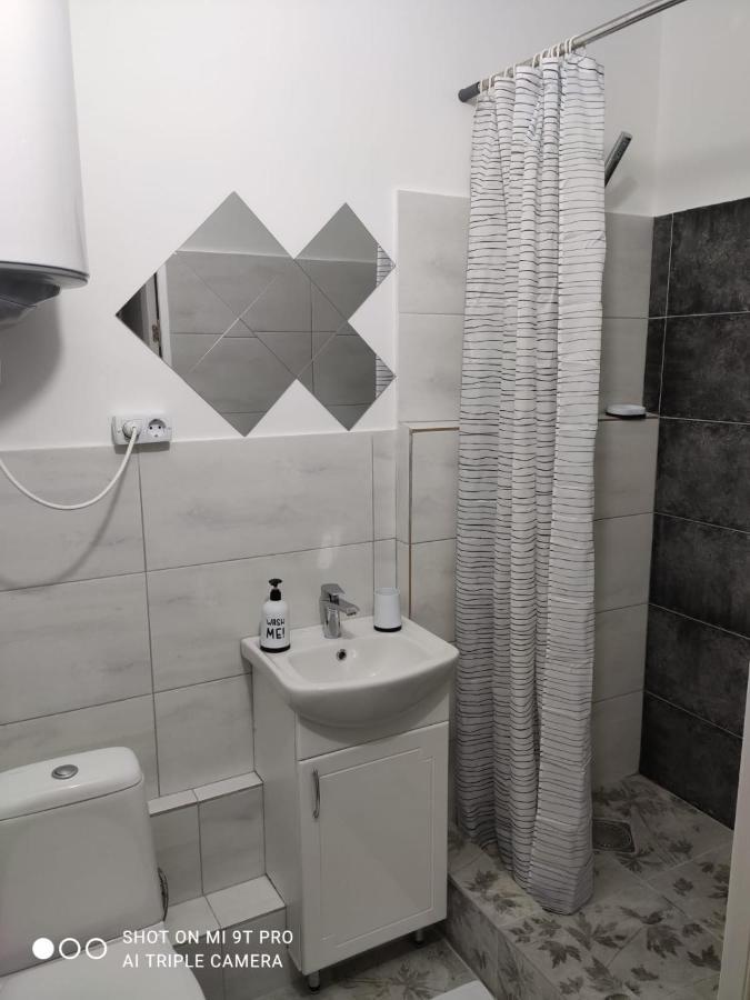 Studio In The Center Apartment Chisinau Bagian luar foto