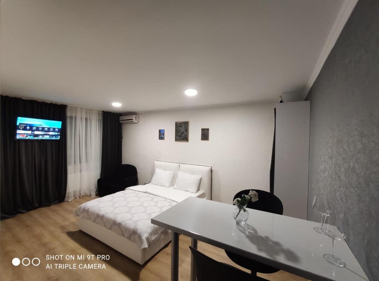 Studio In The Center Apartment Chisinau Bagian luar foto