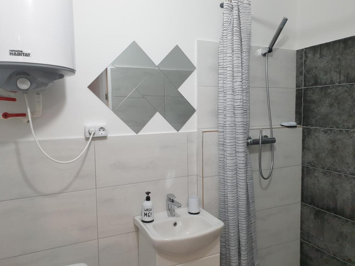 Studio In The Center Apartment Chisinau Bagian luar foto